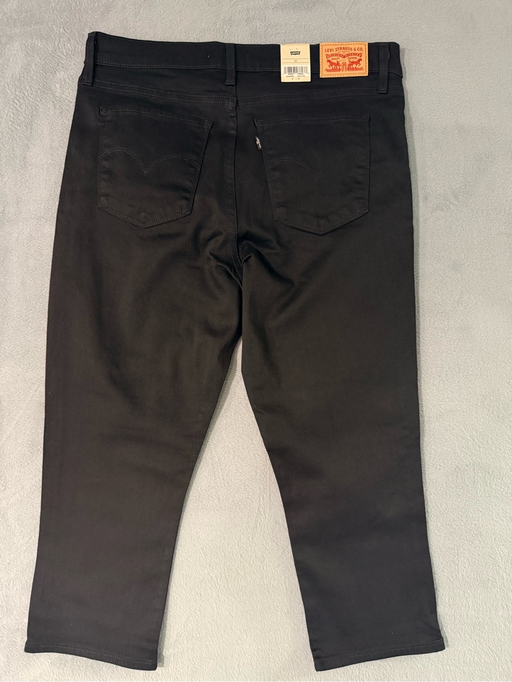 Levi's - Women's 311 Shaping Skinny Capris - Picture 7 of 8